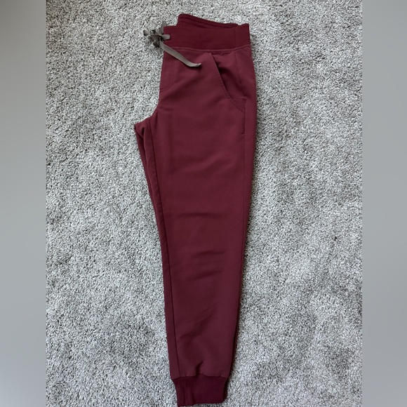 FIGS Scrub Set - Picture 5 of 10